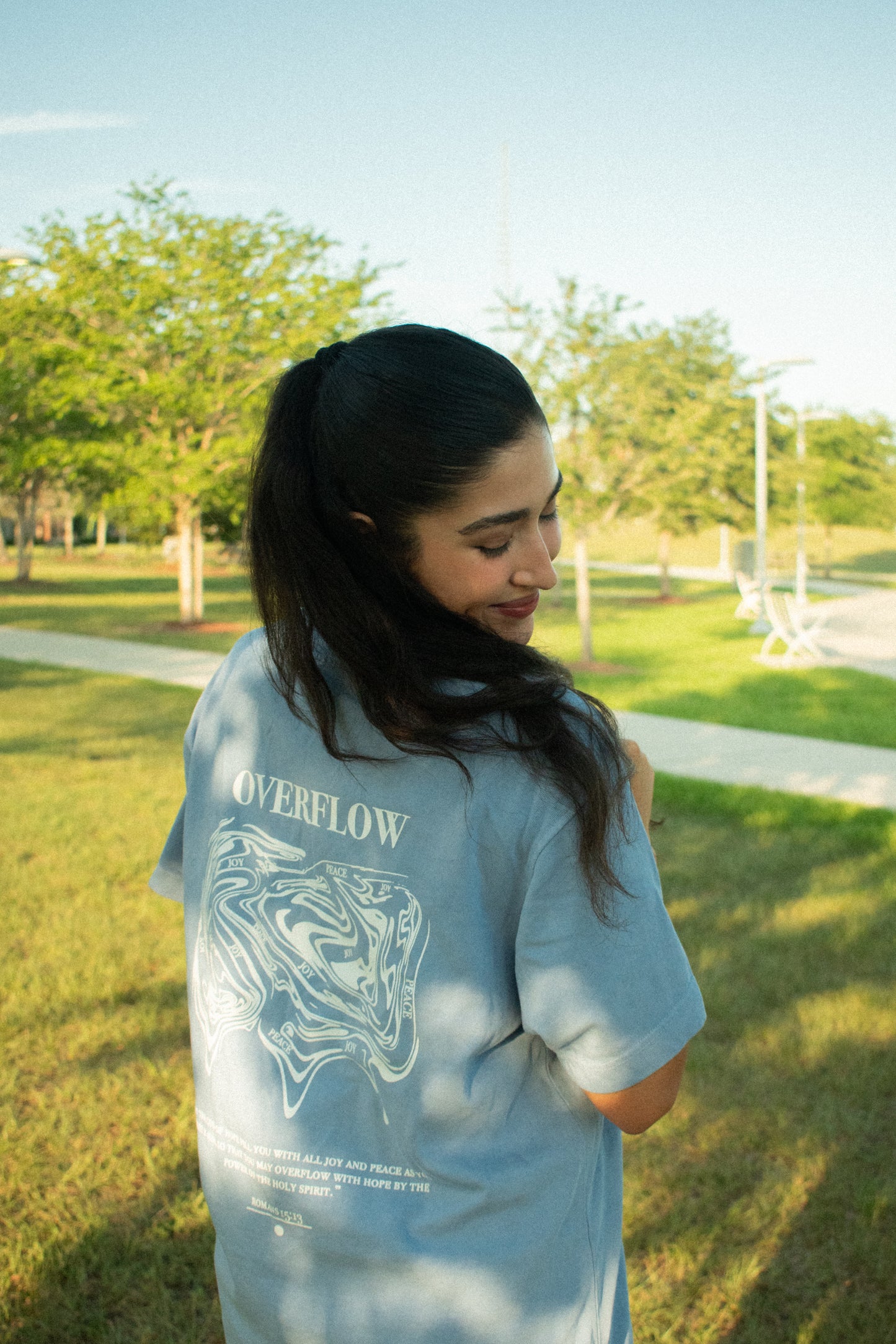 OVERFLOWING UNISEX TEE